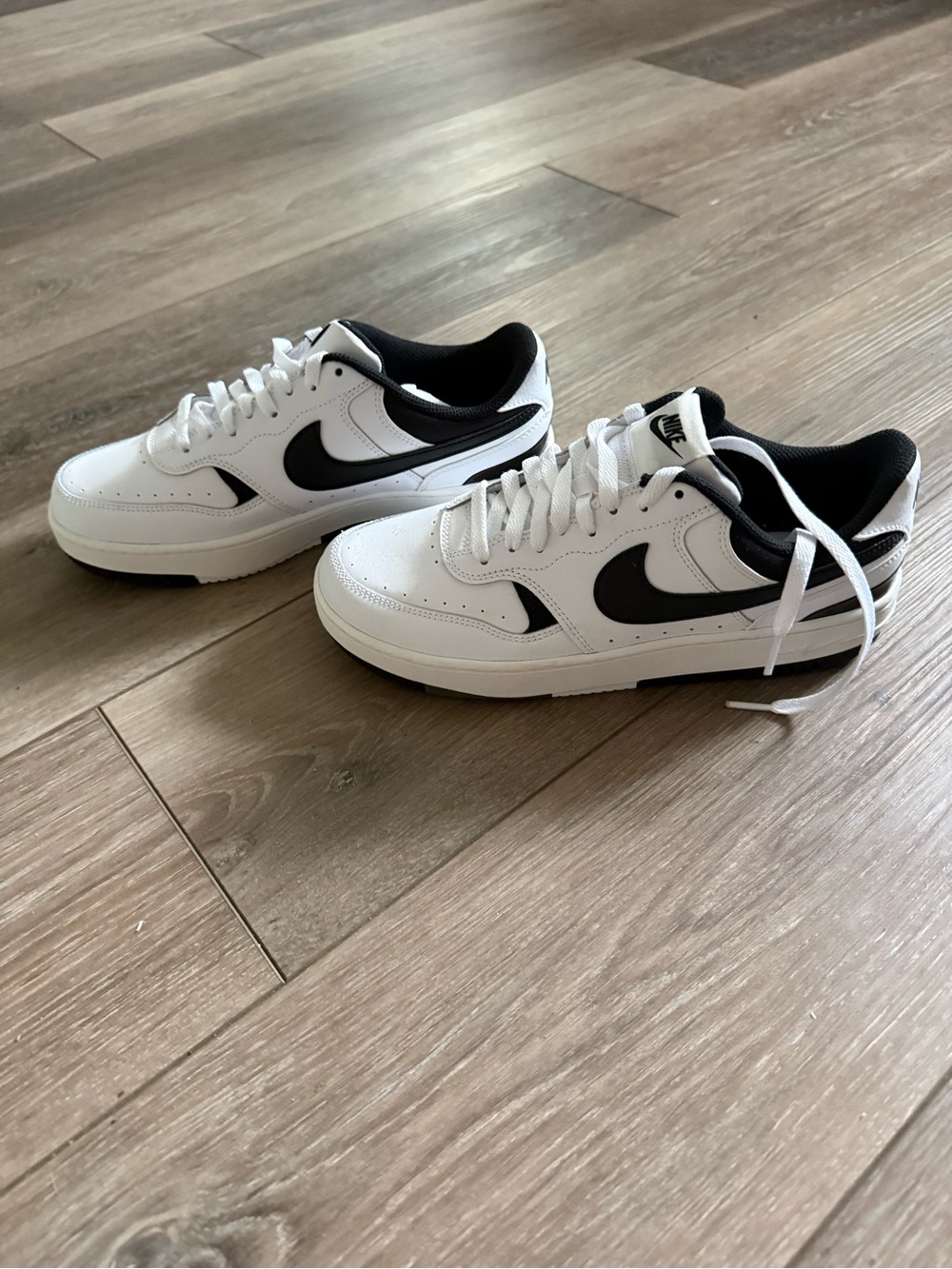 Nike Men's Black & White Low-Top Sneakers